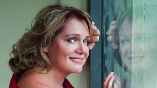 Επιβλητικό με κλασικές λεπτομέρειες - Φωτογραφίες από το σπίτι της Μαρίας Καβογιάννη