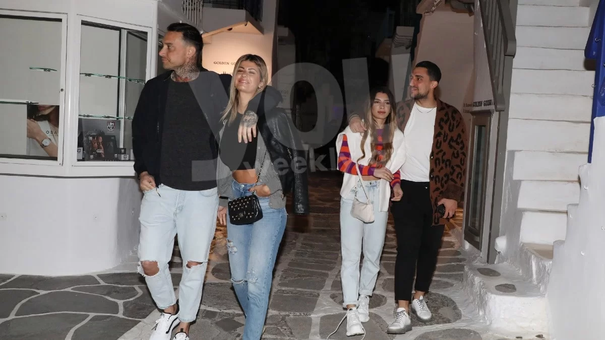 Στα σοκάκια της Μυκόνου Ρουμελιώτη και Κατσούλης - Η Καζολεά με τον καλό της στην παρέα τους