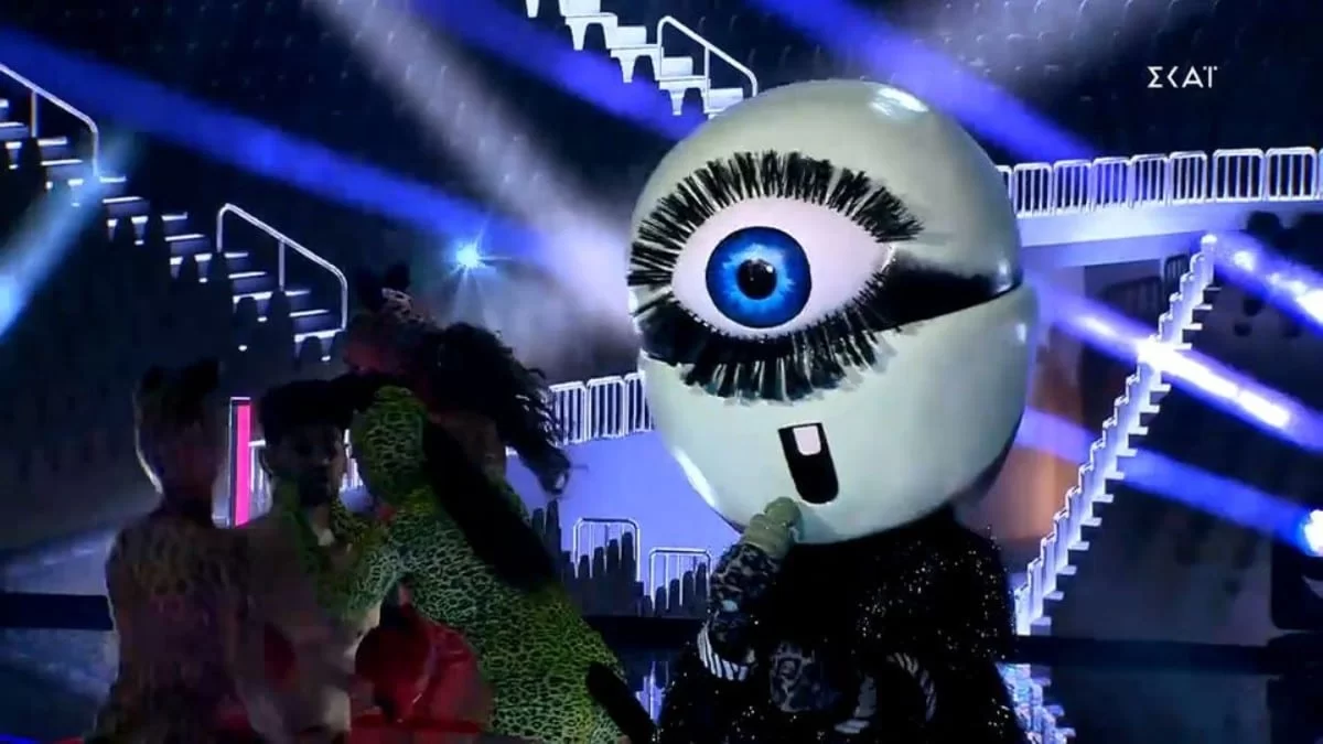 The Masked Singer: Ο Κύκλωπας παραλίγο να παίξει ξύλο με τον Σάκη Ρουβά - Με άγριες διαθέσεις στην σκηνή