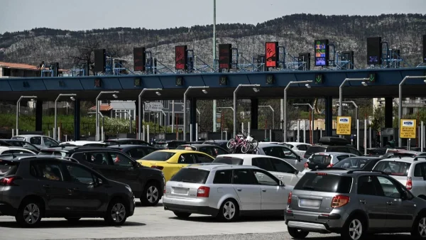 Μεγάλη δυσφορία στην Αθηνών Κορίνθου - Ανετράπη νταλίκα στην άσφαλτο