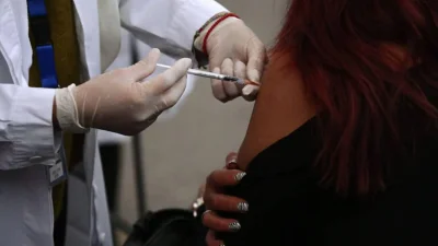 Κορωνοϊός: Ανακοινώθηκε η τέταρτη δόση στους 4 μήνες μετά την 3η - Για ποιους ισχύει