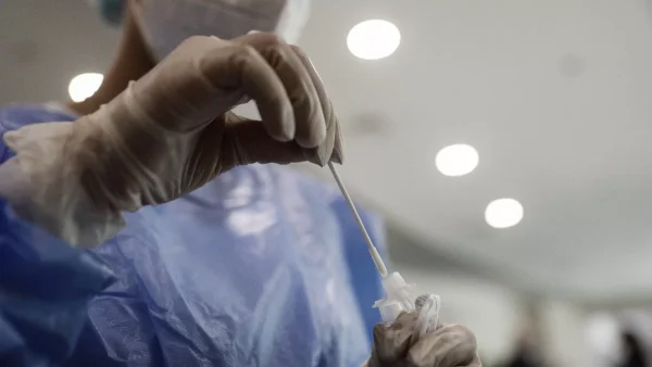 Κορωνοϊός: Ανατροπή με τις μάσκες – «Ίσως παραμείνουν στους εσωτερικούς χώρους»