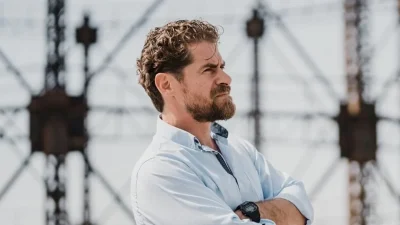 ''Ρίγη συγκίνησης'' με την κίνηση του Δημήτρη Λάλου - Ανέβασε την κόρη του πάνω στην σκηνή