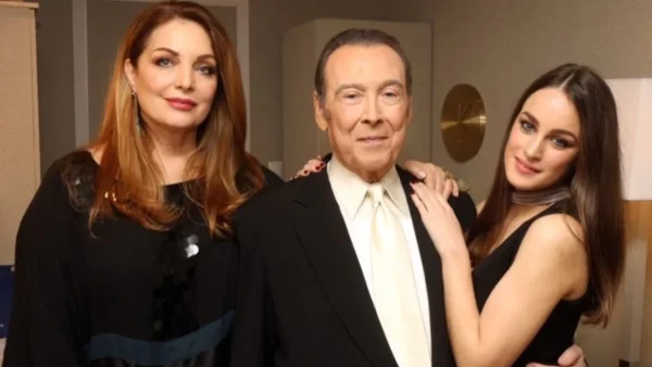 "Έσκασαν" τα ευχάριστα - Παντρεύεται η κόρη της Άντζελας Γκερέκου και του Τόλη Βοσκόπουλου, Μαρία;