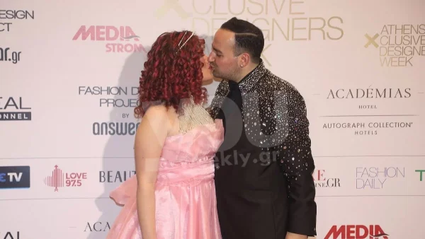 Με ροζ φόρεμα και τιάρα - Η Ιλάειρα κυκλοφόρησε σειρά ρούχων και ο Μαυρίκιος δεν έλειψε από το πλευρό της