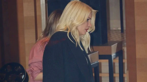 Πάτρα: Πως σχετίζεται η Ελένη Μενεγάκη με την νεκρή σπιτονοικοκυρά του ζευγαριού