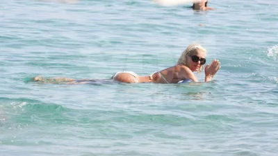 Σπιτικό μείγμα με ελαιόλαδο, χοντρό αλάτι και... - Το χρησιμοποιεί η Μενεγάκη για την κυτταρίτιδα