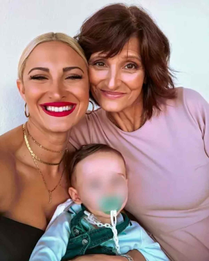 Φωτογραφία της Ιωάννας Τούνη με την μητέρα της 