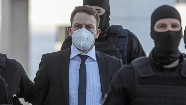 Γλυκά Νερά: Έφτασε στα δικαστήρια ο Μπάμπης Αναγνωστόπουλος - Ξεκινά σήμερα 12/4 η δίκη του