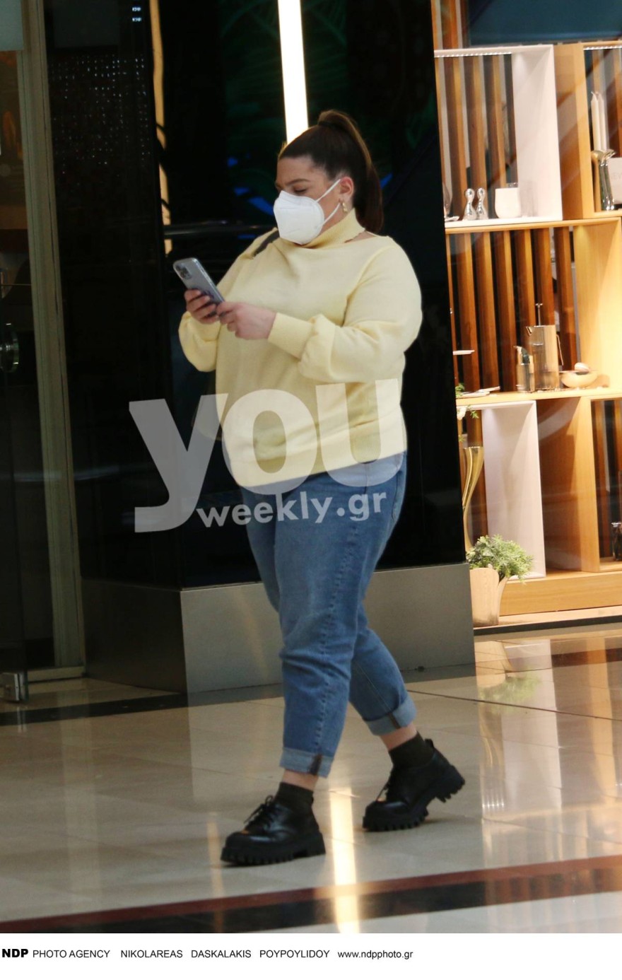 Δανάη Μπάκρα χωρίς μακιγιάζ