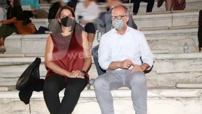 Νίκη Κεραμέως: Έτσι όπως δεν την έχουμε ξαναδεί - Φωτογραφίες από τις διακοπές με τον σύζυγο και τα παιδιά της στην Σίφνο