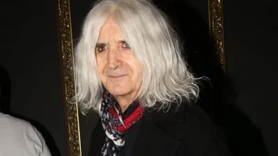 Καμία σχέση με το τραγούδι - Οι πραγματικές σπουδές του Νίκου Καρβέλα