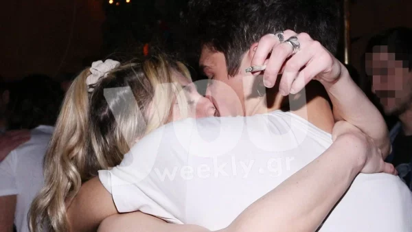 Τρυφερά τετ α τετ για τον Κώστα Νικούλι και την σύντροφό του - Αποκλειστικές φωτογραφίες από τα παθιασμένα φιλιά τους