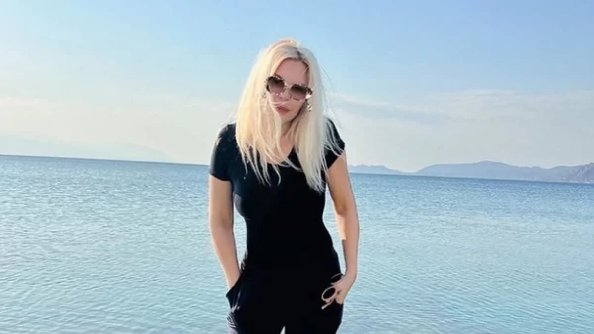 Τα μάζεψε και έφυγε η Ανίτα Πάνια - Το βίντεο μέσα από το αεροπλάνο