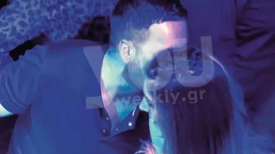 Χάδια και φιλιά σε νυχτερινό κέντρο - Αποκλειστικές φωτογραφίες από τον Πέτρο Κουσουλό και την σύζυγό του