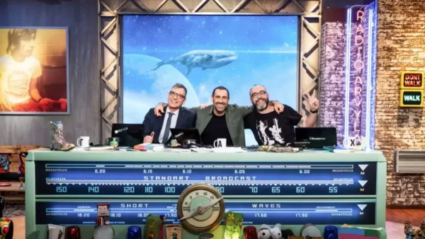 Αυλαία για το Ράδιο Αρβύλα - Mε τούρτα έκλεισε ο Αντώνης Κανάκης την εκπομπή