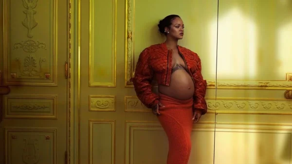 «Δεν θα ψωνίσω ρούχα εγκυμοσύνης» - Η αποκαλυπτική φωτογράφιση της Rihanna λίγο πριν τη γέννα του παιδιού της