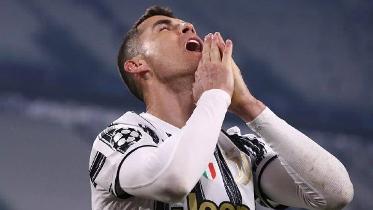 Ρίγη συγκίνησης για το πένθος του Ρονάλντο - Σείστηκε το γήπεδο σε ένδειξη συμπαράστασης