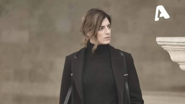 Σασμός: Η Αργυρώ σπαράζει πάνω από εικονοστάσι του Πέτρου - Καταρρέει όταν πιάνει στα χέρια της...