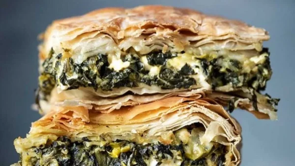 Εύκολη σπανακόπιτα με τυρί και κρεμμύδι - Το μυστικό κρύβεται στην ποσότητα του λαδιού