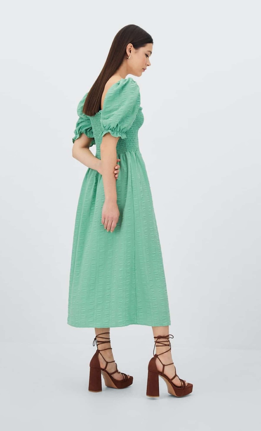 Το απόλυτο φόρεμα από τα Stradivarius