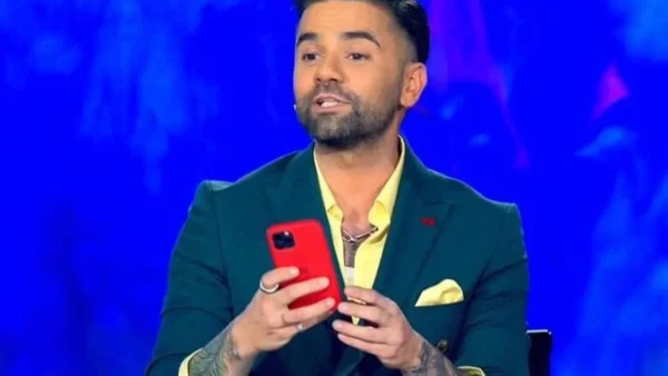 The masked singer: Επική στιγμή on air - Ο Μαραντίνης τηλεφώνησε στην Χρηστίδου