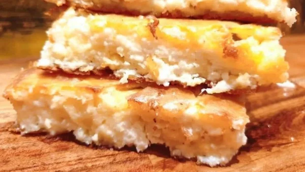 Η πιο νόστιμη τυρόπιτα με γιαούρτι χωρίς φύλλο - Έτοιμη σε λίγα λεπτά