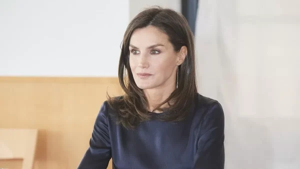 "Έκλεψε" τις εντυπώσεις η βασίλισσα Λετίθια με το αέρινο φόρεμα από τα Mango - Ξεπουλάει στο λεπτό