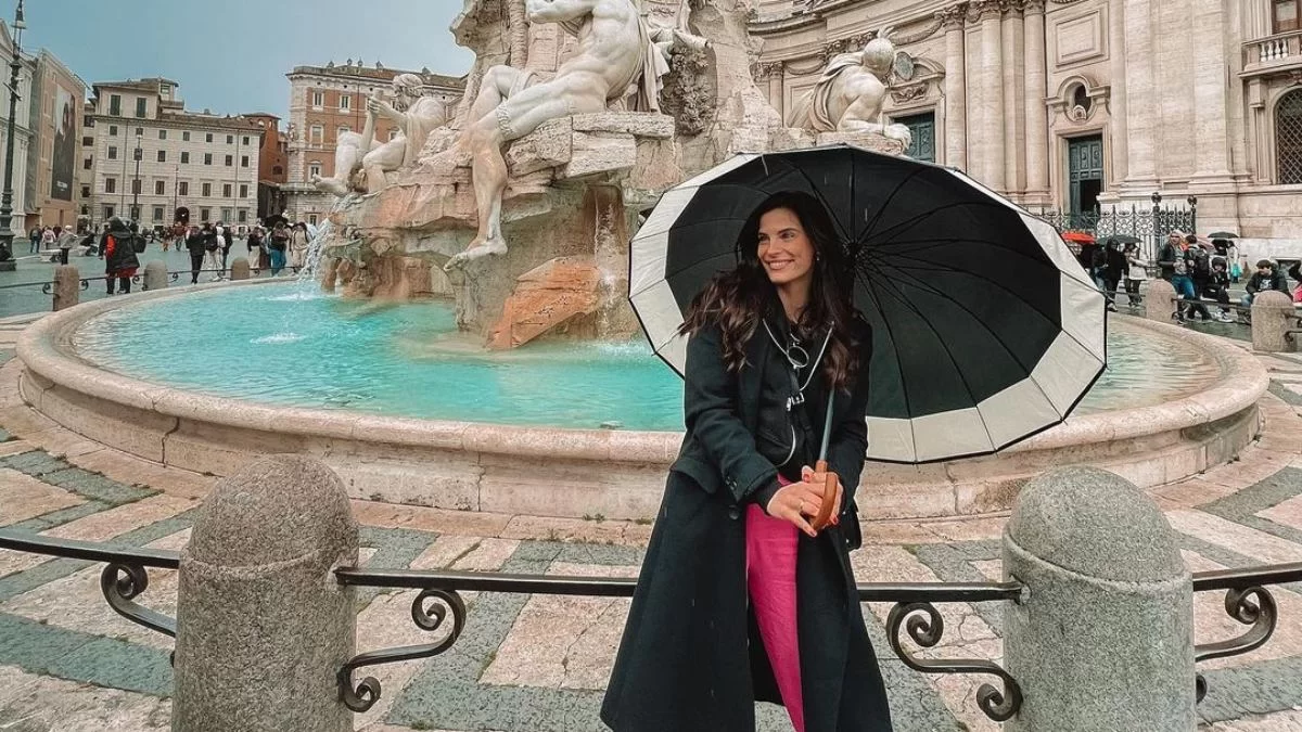 «Μανούλες παρακαλώ μην έχετε...» - Απάντησε η Χριστίνα Μπόμπα στα σχόλια για το ταξίδι χωρίς τα παιδιά της