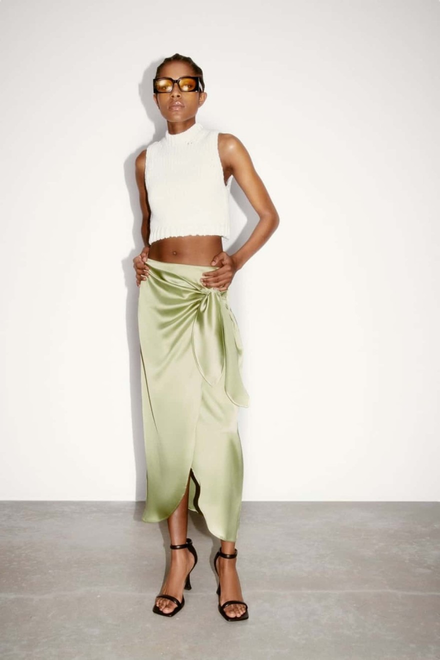 Zara σατέν φούστα σούρες