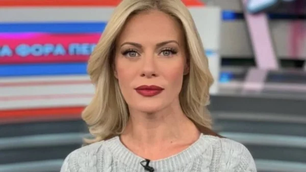 Με μαύρα εσώρουχα και σακάκι - Πρώτο θέμα συζήτησης η νέα φωτογραφία της Ζέτας Μακρυπούλια