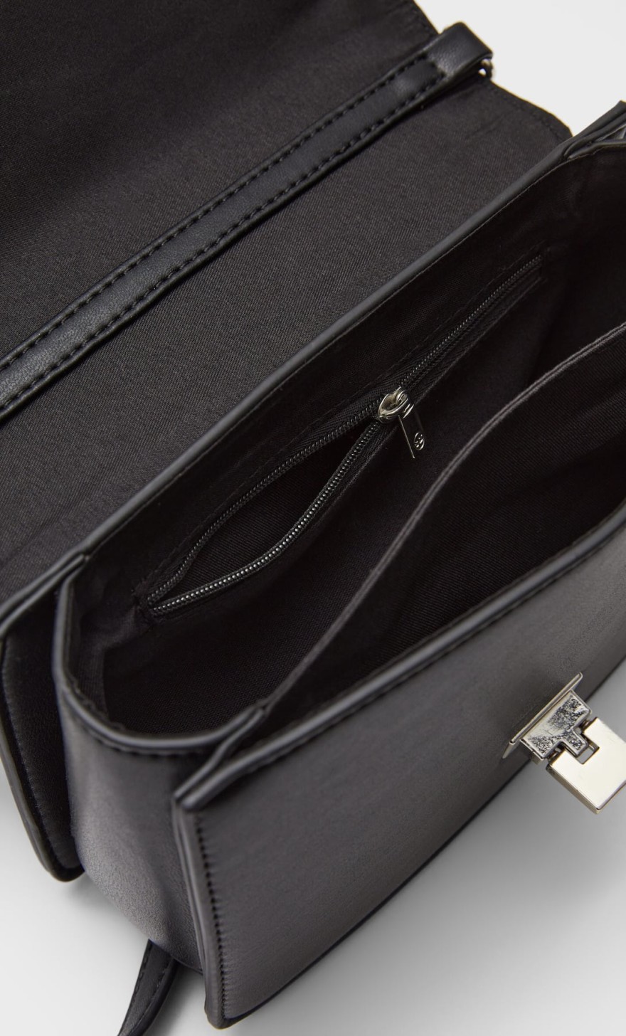 Το απόλυτο χιαστί τσαντάκι που θα βγάλεις όλο το καλοκαίρι σου