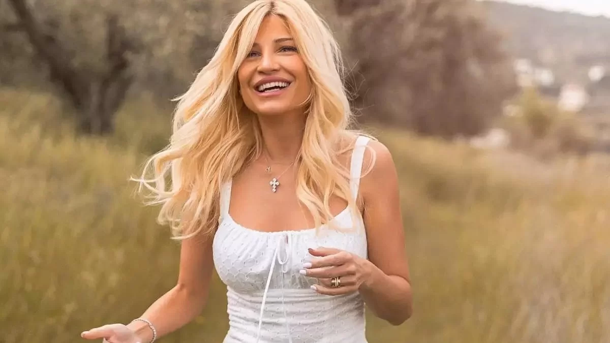 Η Φαίη Σκορδά "έκλεψε" τις εντυπώσεις με το σύνολό της από τα BSB - Ξεπουλάει στο λεπτό