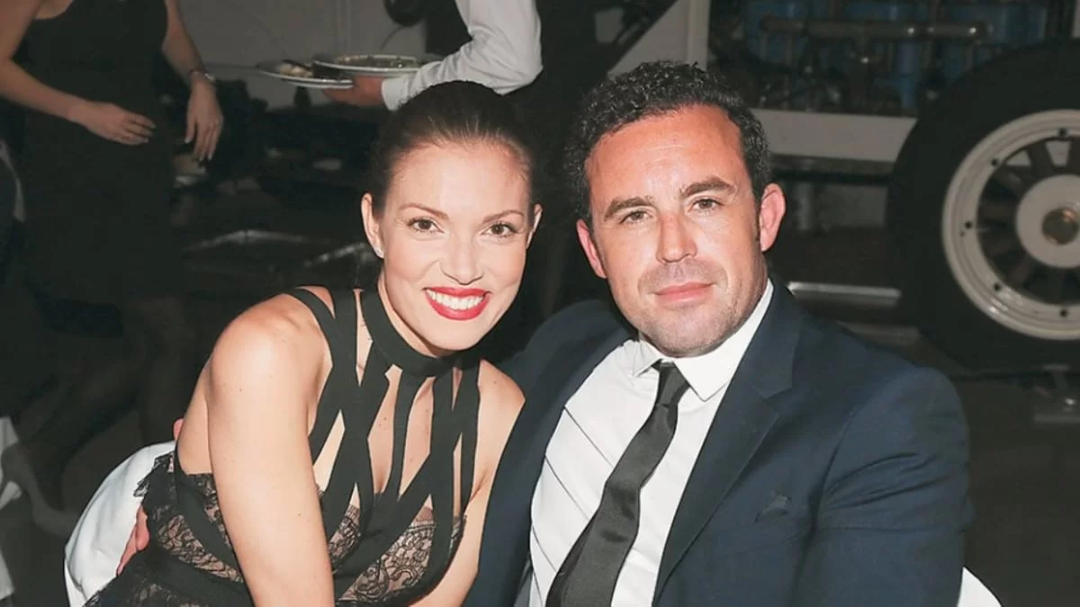 Βίκυ Καγιά - Ηλίας Κρασσάς: Ξέφρενοι χοροί σε γνωστή παραλία της Μυκόνου για το ερωτευμένο ζευγάρι