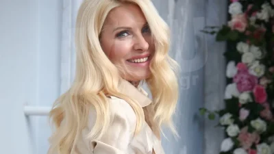 "Έριξε" το instagram η Ελένη Μενεγάκη - Η πρώτη φωτογραφία με τον Άγγελο και την Γαία από το καράβι για Άνδρο