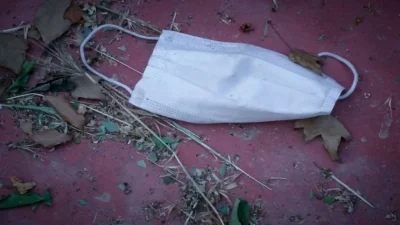 Κορωνοϊός: Επιστρέφουν οι μάσκες; Πώς θα είναι το φετινό καλοκαίρι