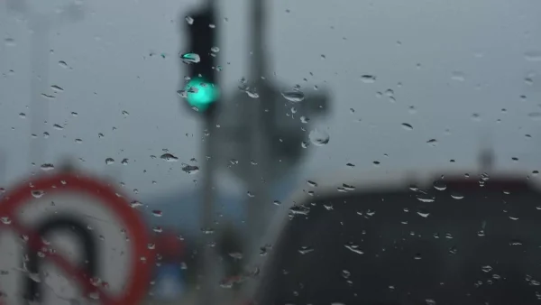 Καιρός: Ισχυρές καταιγίδες «σάρωσαν» την Αττική