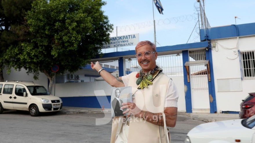 Λάκης Γαβαλάς