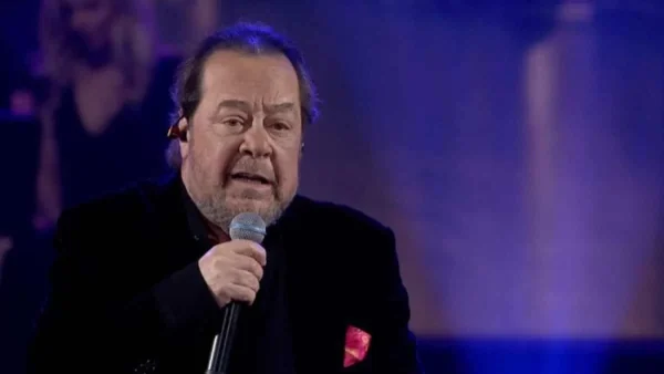 Μοιάζει με βίλα το σπίτι του - Το ησυχαστήριο του Γιάννη Πάριου στην Πάρο με θέα τη θάλασσα