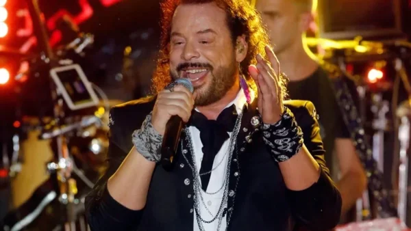 Με ροκ διάθεση και σκούρες αποχρώσεις - Φωτογραφίες από το εναλλακτικό σπίτι του Χρήστου Δάντη