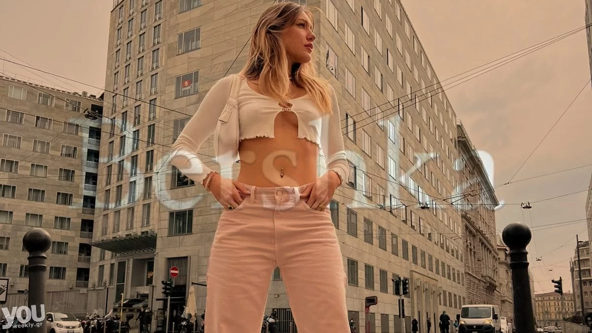 Για να κλέψεις όλα τα βλέμματα: Ασύμμετρο φόρεμα από τα Bershka με κυματιστό σχέδιο - Κοστίζει μόνο 22,99 ευρώ