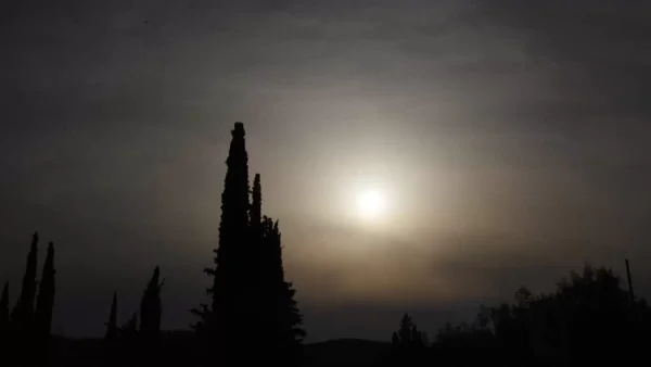 Καιρός (27/5): Υψηλές θερμοκρασίες και τοπικές βροχές