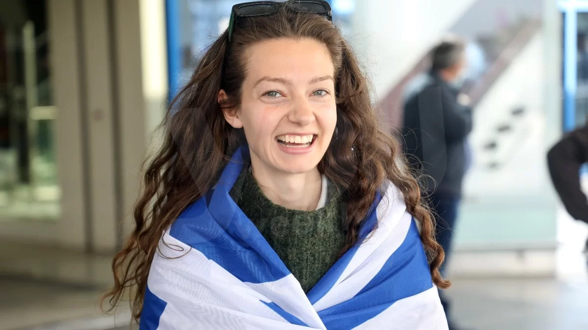 Eurovision 2022: Φανερά αγχωμένη η Αμάντα Γεωργιάδη λίγο πριν ανέβει στην σκηνή του Pala Olimpico