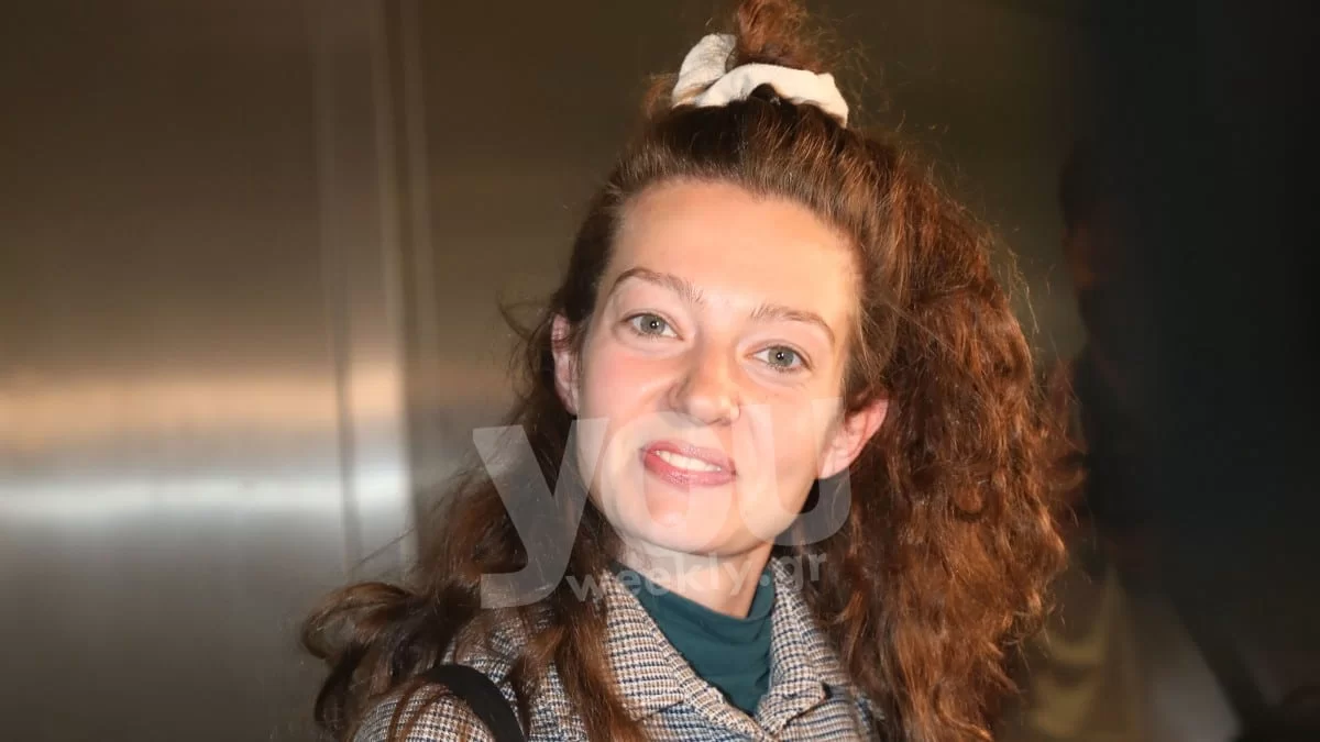 Eurovision 2022: Με ατημέλητο μαλλί και sneakers - Επέστρεψε στην Ελλάδα η Αμάντα Γεωργιάδη