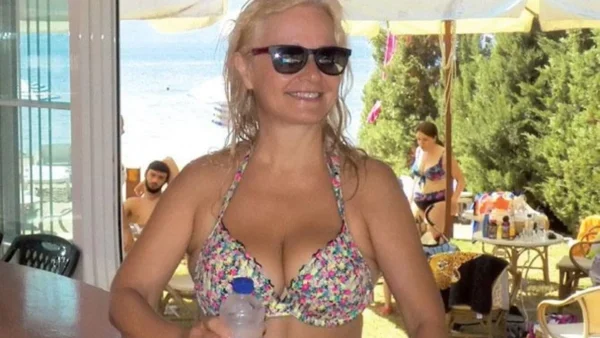 58 ετών και βάζει κάτω 18άρες - Το μυστικό της Αγγελικής Νικολούλη για να διατηρεί το κορμί της