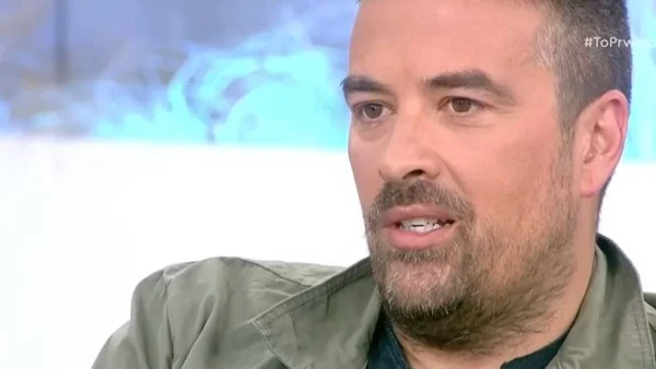«Μένουμε στον ίδιο δρόμο, έχουμε περάσει μαζί...» - Ο Γιάννης Αϊβάζης "λύνει" τη σιωπή του για τη σχέση του με τον Φιλιππίδη