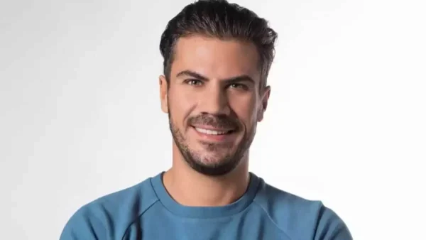 ''Λιώσαμε'' με το βίντεο του Πετρετζίκη - Ο γιος του τον υποδέχεται σπίτι μετά τη δουλειά