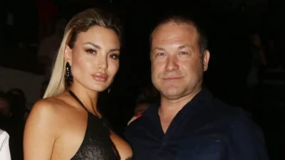 Με βαθύ ντεκολτέ το νυφικό και τιάρα στα μαλλιά η Αλεξάνδρα - Ο παραμυθένιος γάμος Παναγιώταρου και Γιαννόπουλου