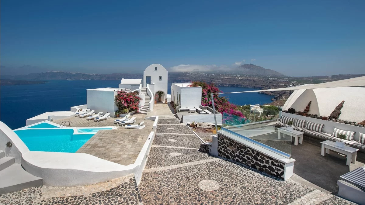 Το πιο ονειρεμένο ξενοδοχείο της Σαντορίνης - Με παραδοσιακή κυκλαδίτικη αρχιτεκτονική και ασυναγώνιστη θέα