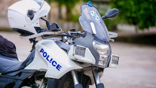 Καλαμάτα: Αιματηρό επεισόδιο με δύο άνδρες στην είσοδο του νοσοκομείου και μαχαιριές